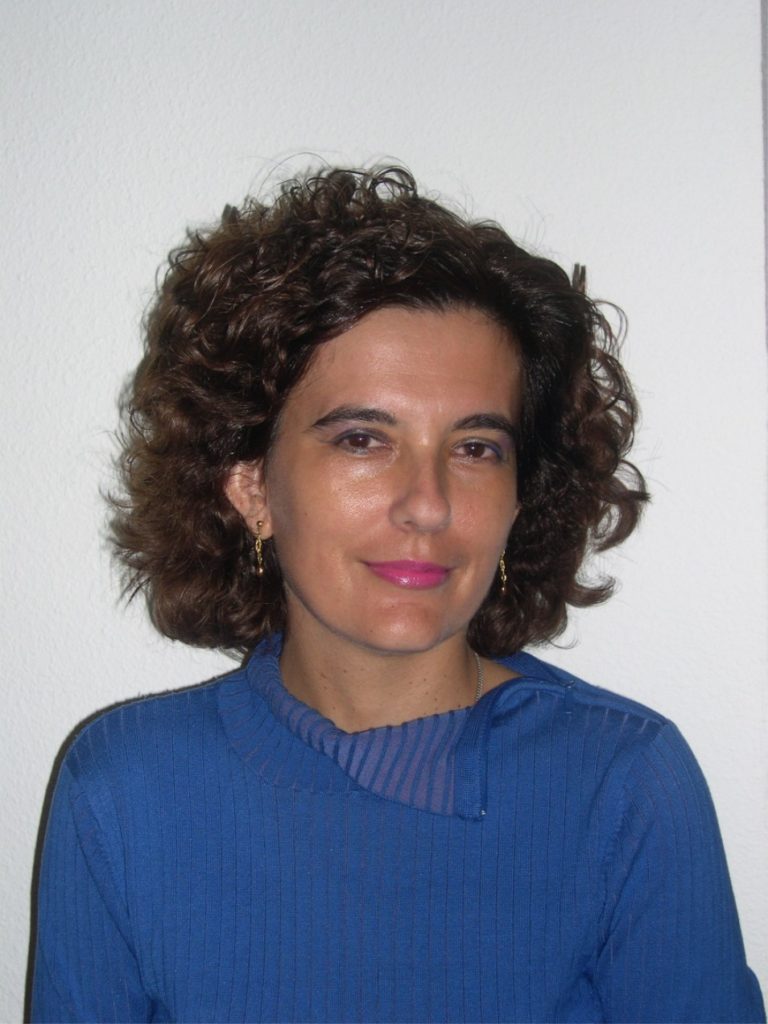 La imagen tiene un atributo ALT vacío; su nombre de archivo es biografia-foto-768x1024.jpg